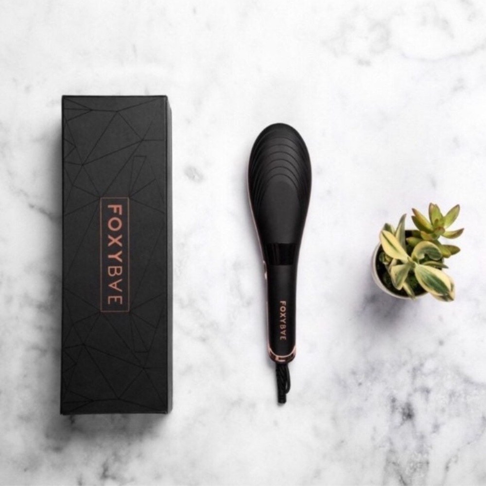 FoxyBae Rose Gold Hair Straightening Brush